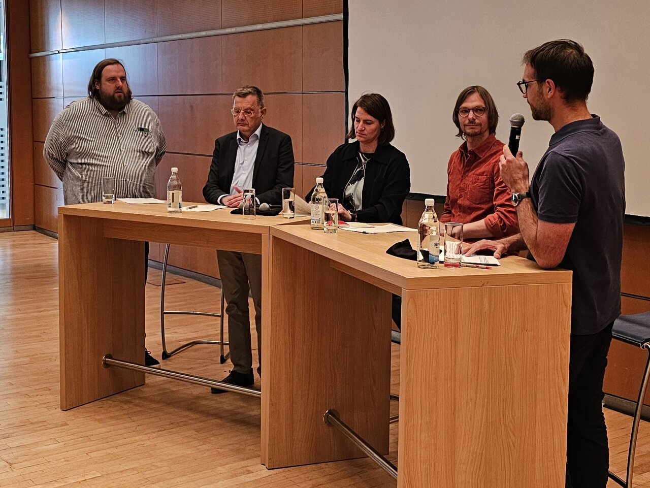 Tom in der Gesprächsrunde mit dem DBJR.