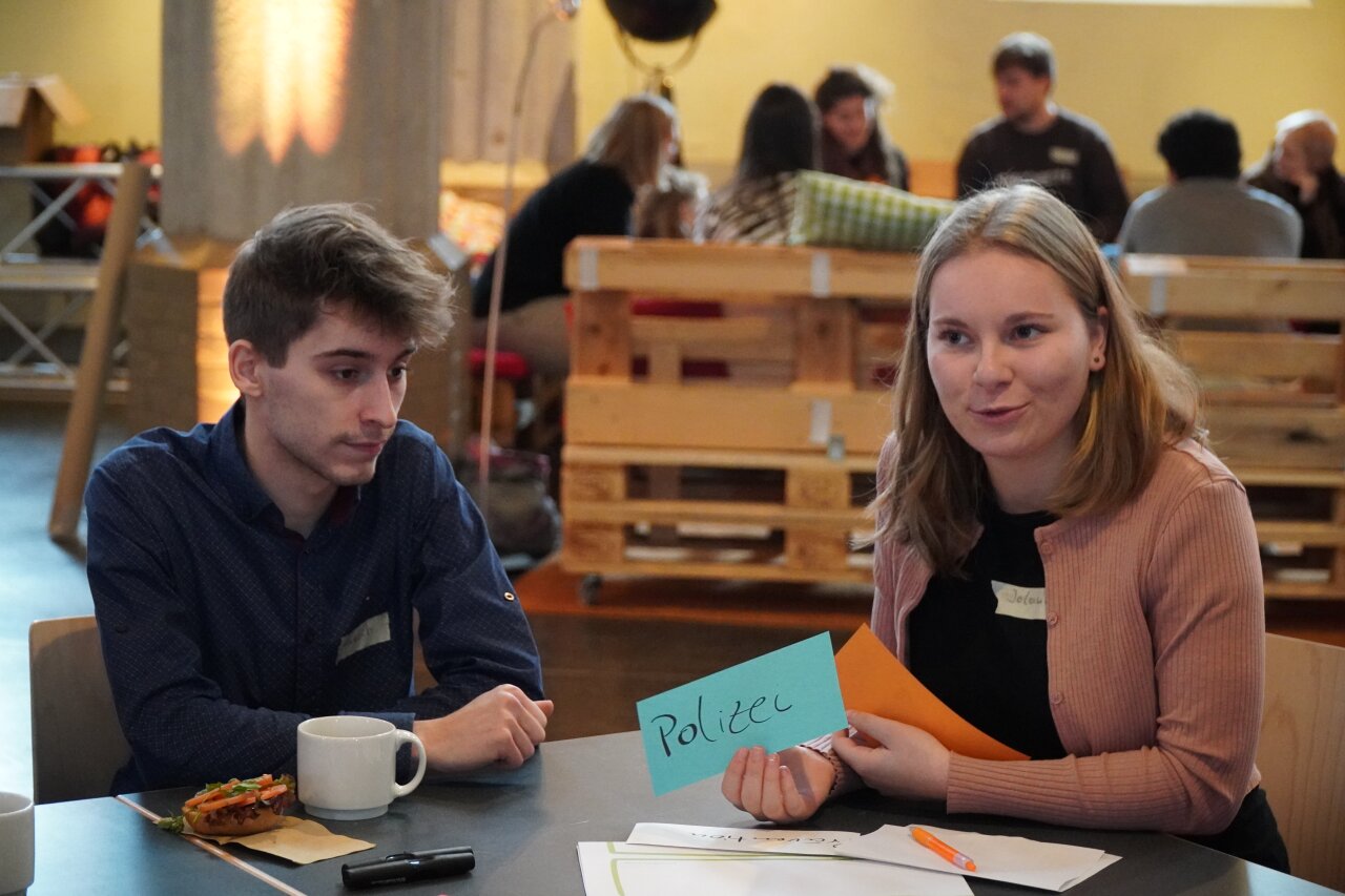 Ergebnisse werden in Kleingruppen besprochen.